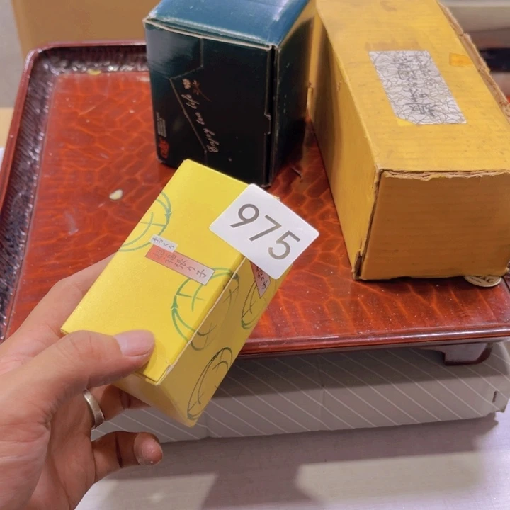 屈***眼盖碗瓷器的造型和造型也