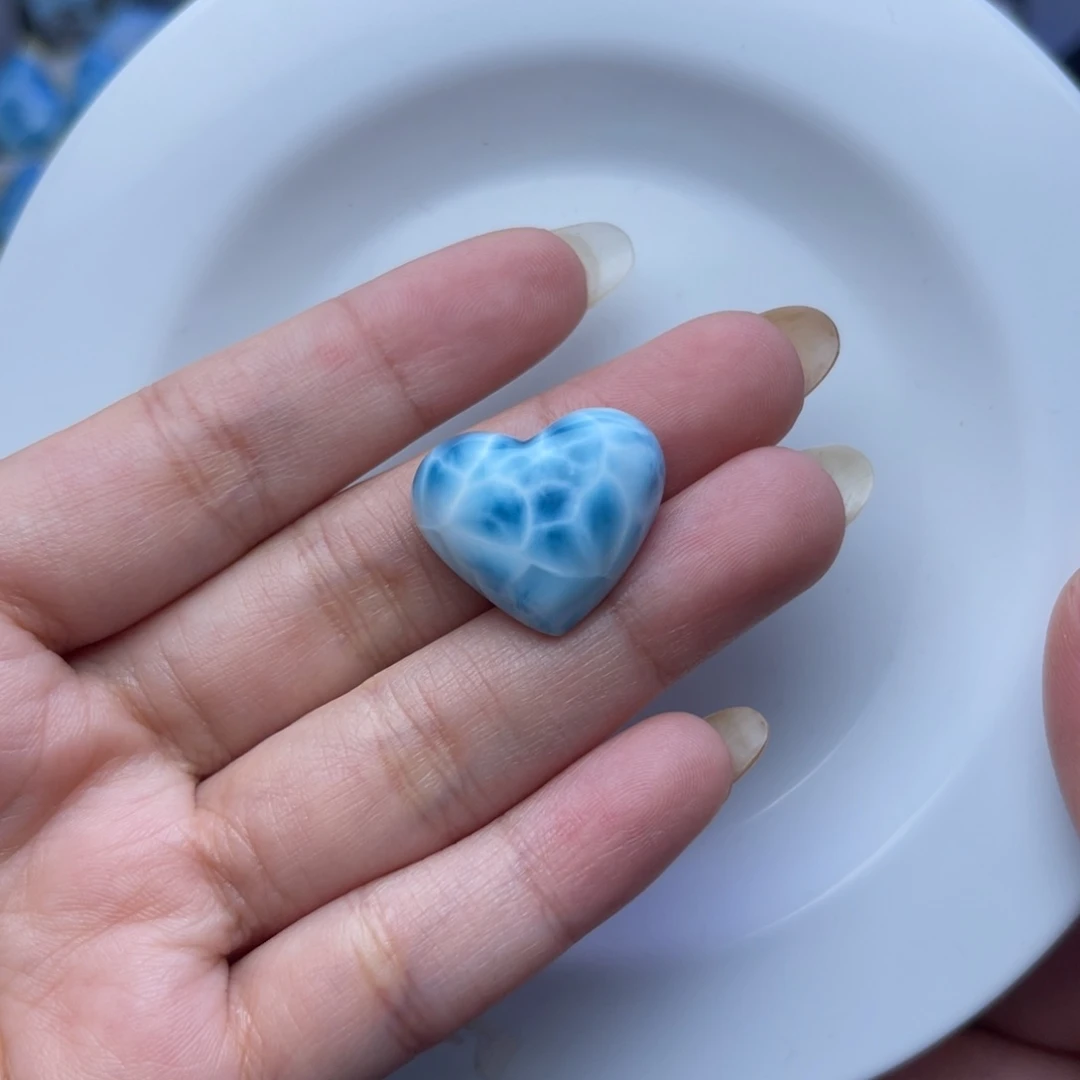 未镶嵌针钠钙石（海纹石）珠宝半成品