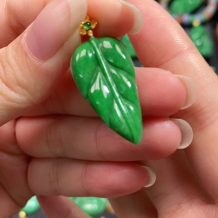 颈饰未镶嵌翡翠吊坠