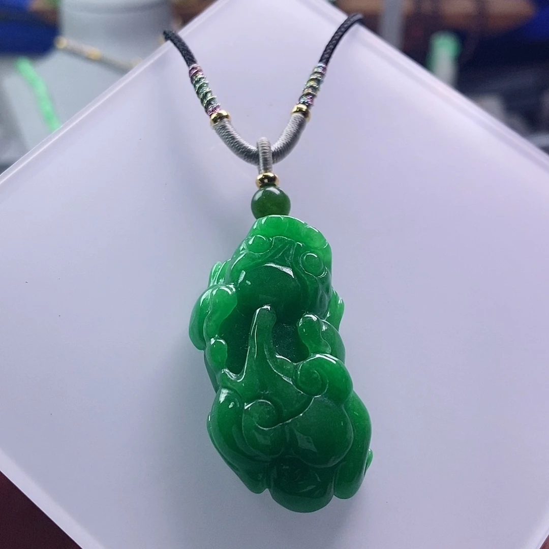 翡翠未镶嵌吊坠(赠链)