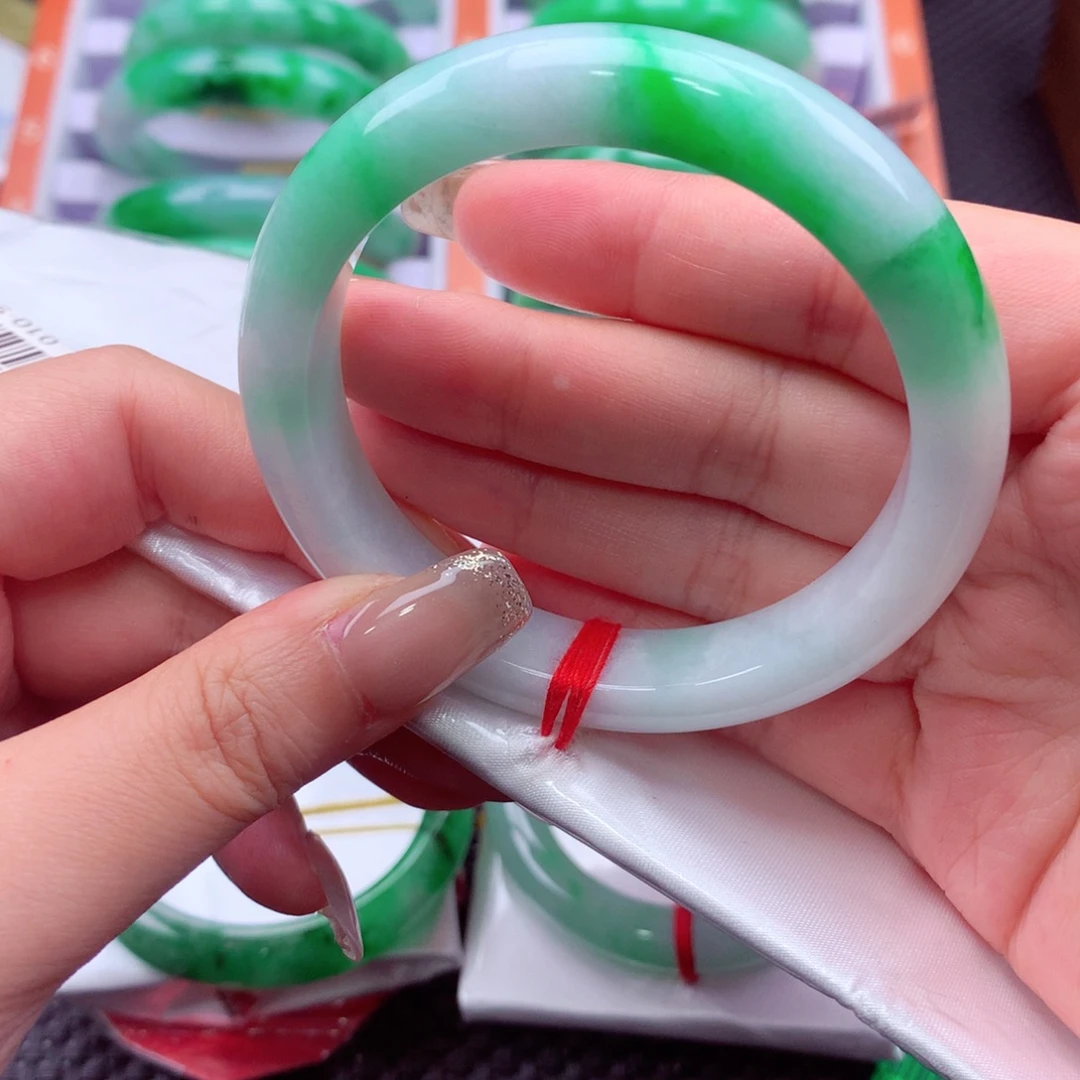 翡翠未镶嵌手镯翡翠