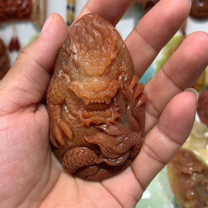 大***牛蛇纹石玉未镶嵌颈饰