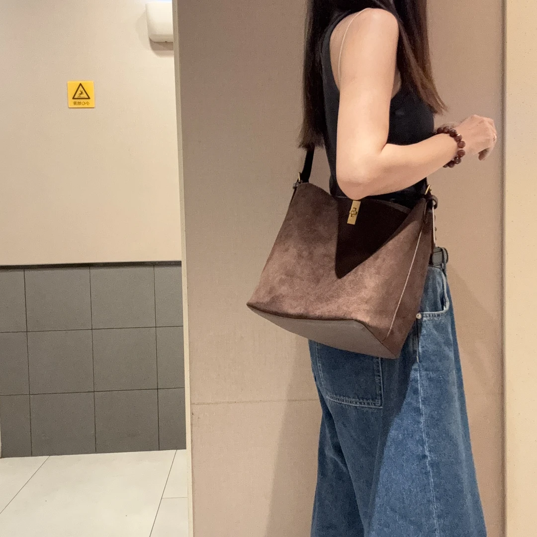 7729。 2025简约韩系水桶包单背斜挎包洋气时尚百搭女包