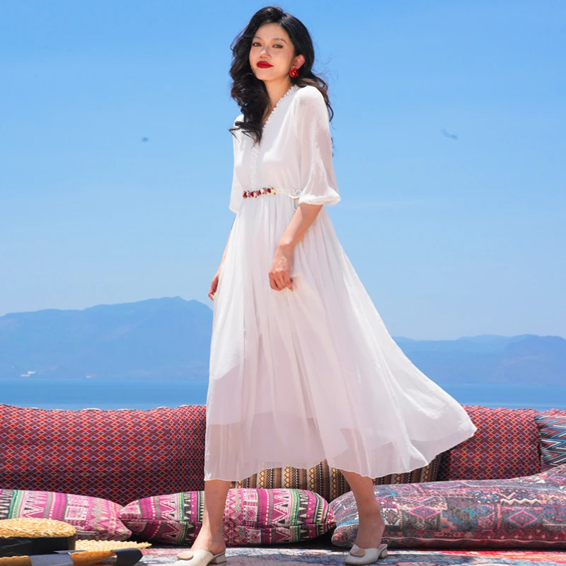 白色海边度假风连衣裙女夏高级感飘逸大摆长裙三亚沙滩裙超仙纱裙