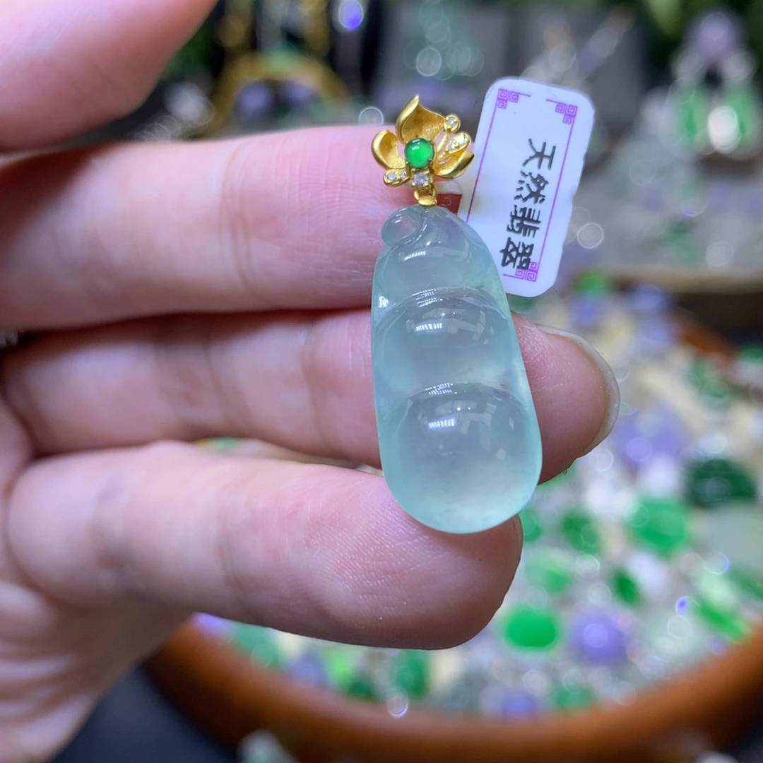 颈饰18K金镶嵌翡翠