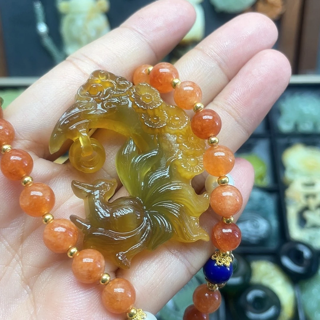 晓***悦未镶嵌蛇纹石玉颈饰