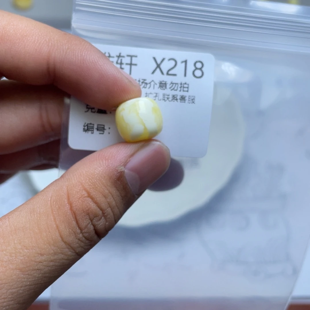 琥珀珠宝奇石未镶嵌t****?