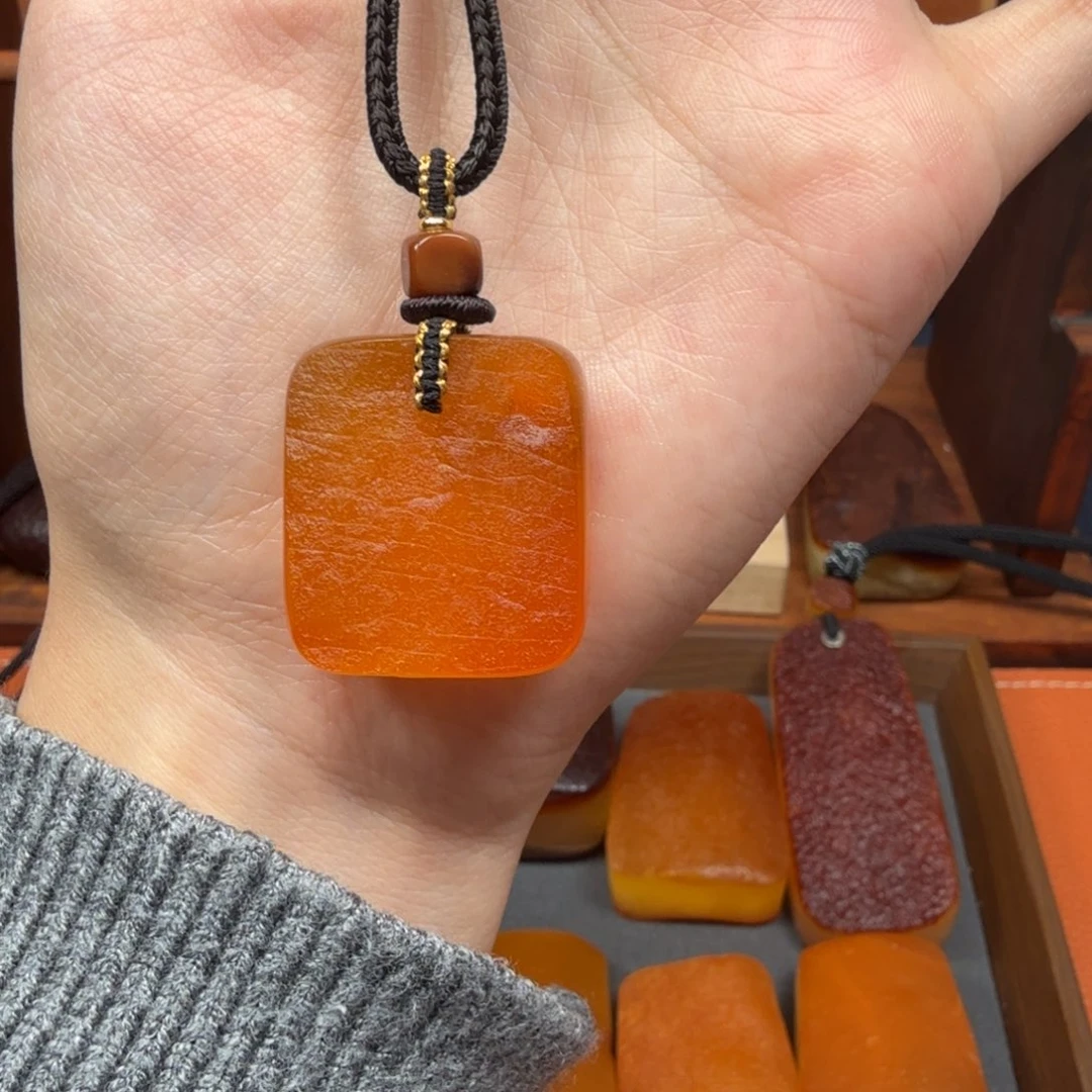 蜜蜡未镶嵌吊坠(赠链)