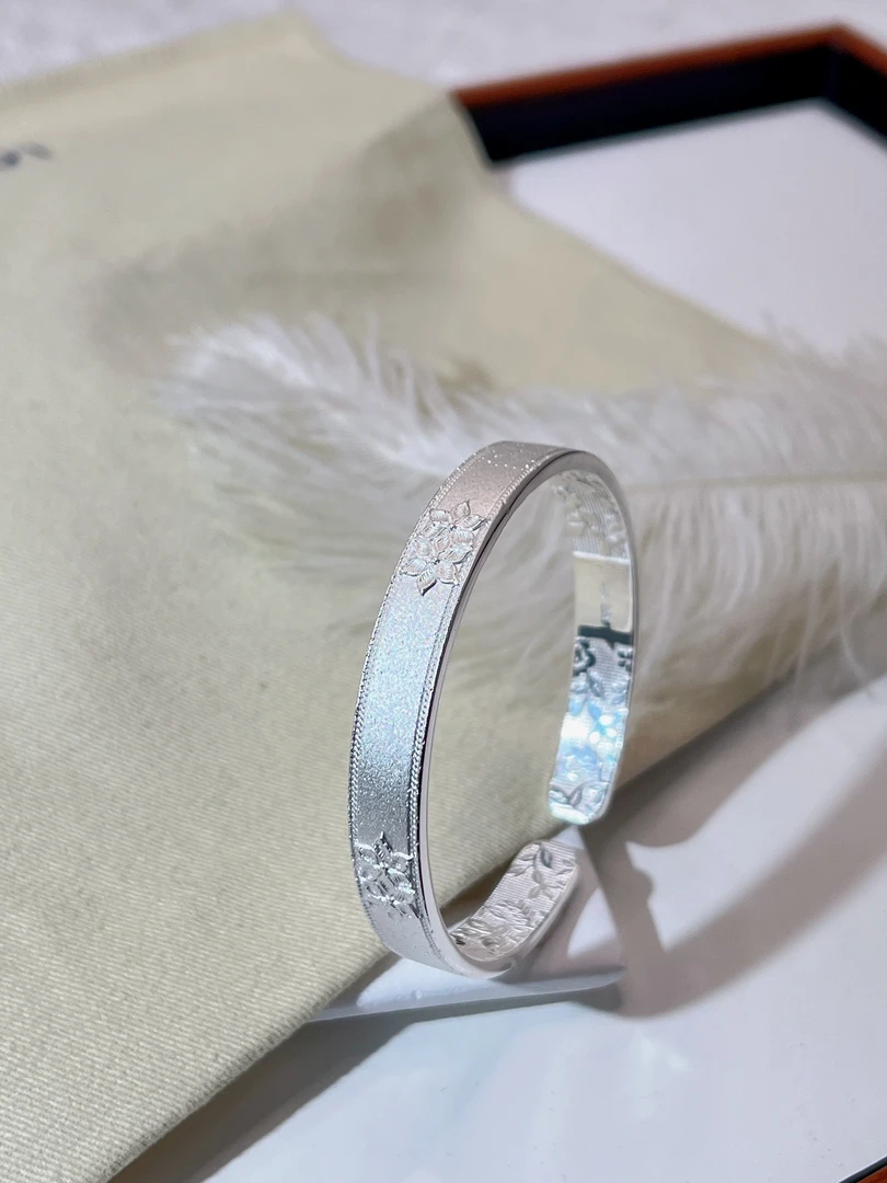 足银手镯 【云饰银阁】足银三蕊映芳华锤纹手镯百搭经典女款