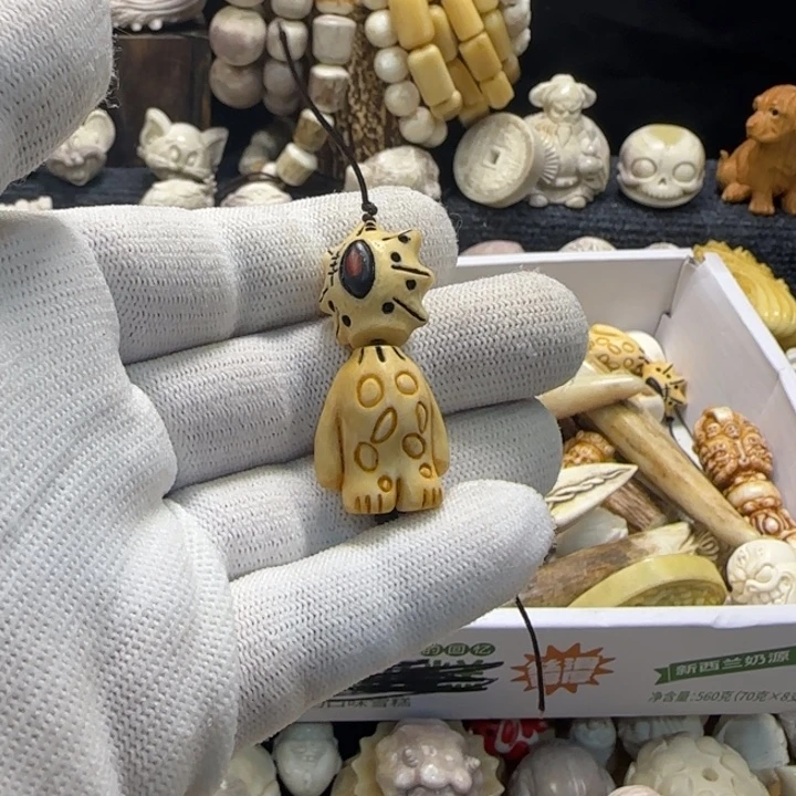 非金属配饰鹿角雕刻小丑