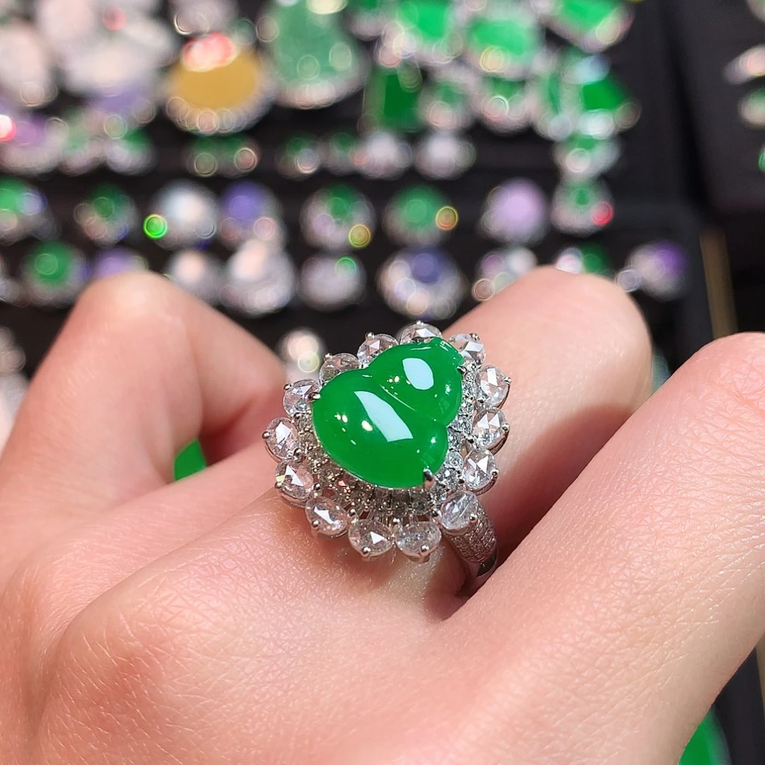 翡翠18K金镶嵌戒指高冰正阳满绿葫芦戒指