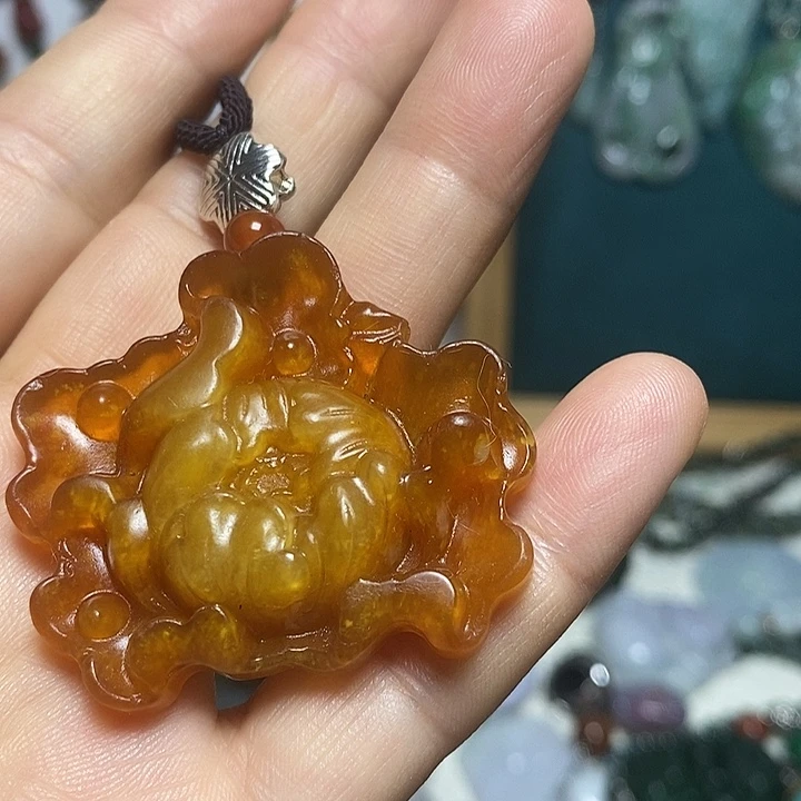 翡翠未镶嵌吊坠(赠链)