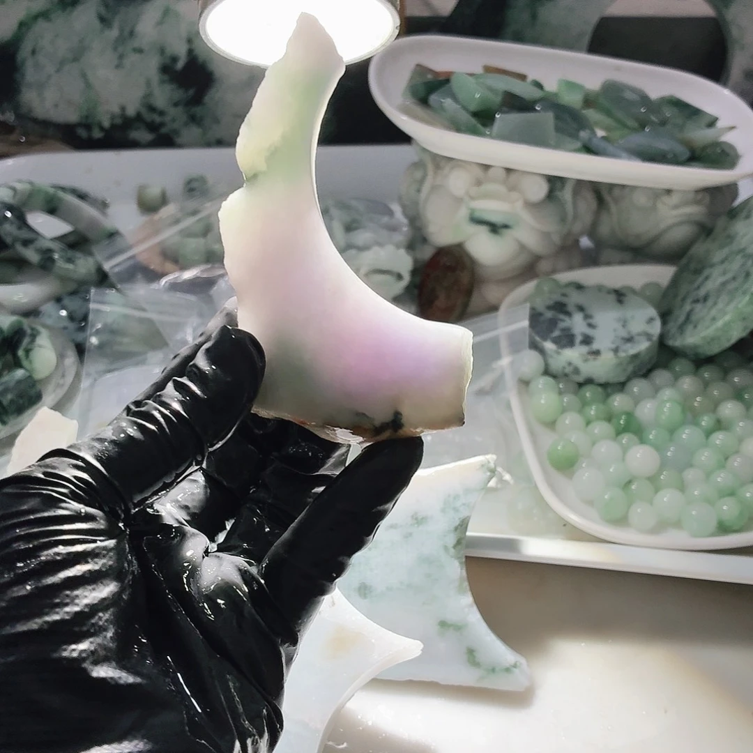 翡翠未镶嵌颈饰边角料