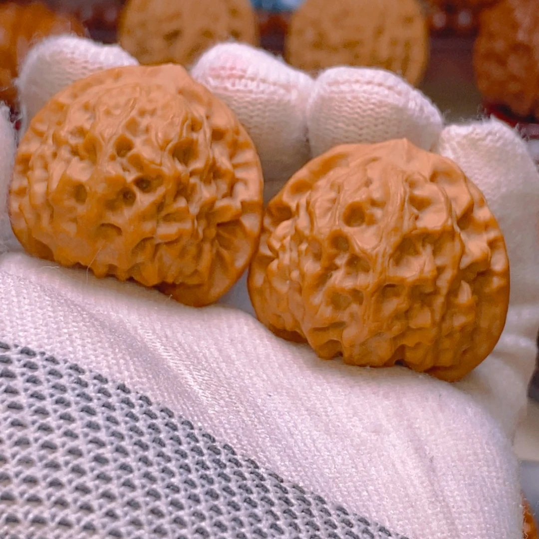 文玩核桃吊坠猛*玄月 野生孤品