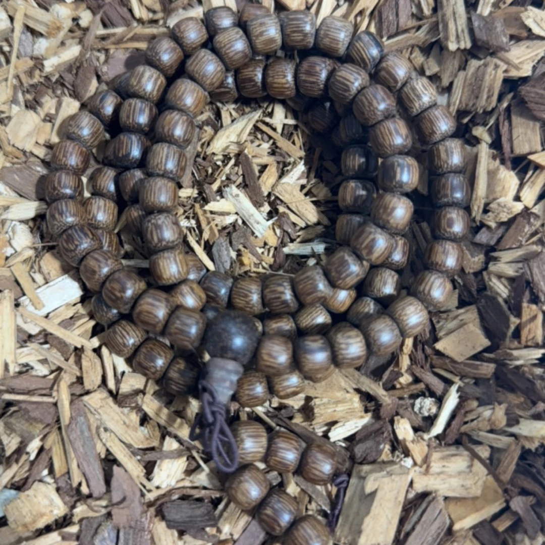 28 思思文玩精选沉香木作手串8mm