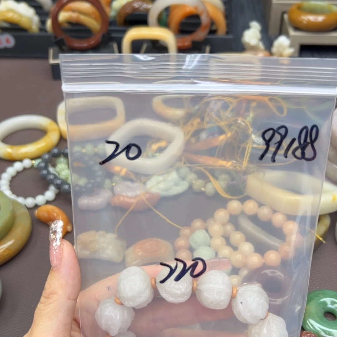 石英质玉手镯未镶嵌9***8