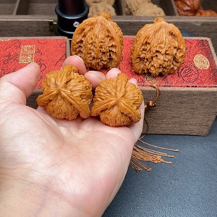 满***.文玩核桃把件白奔