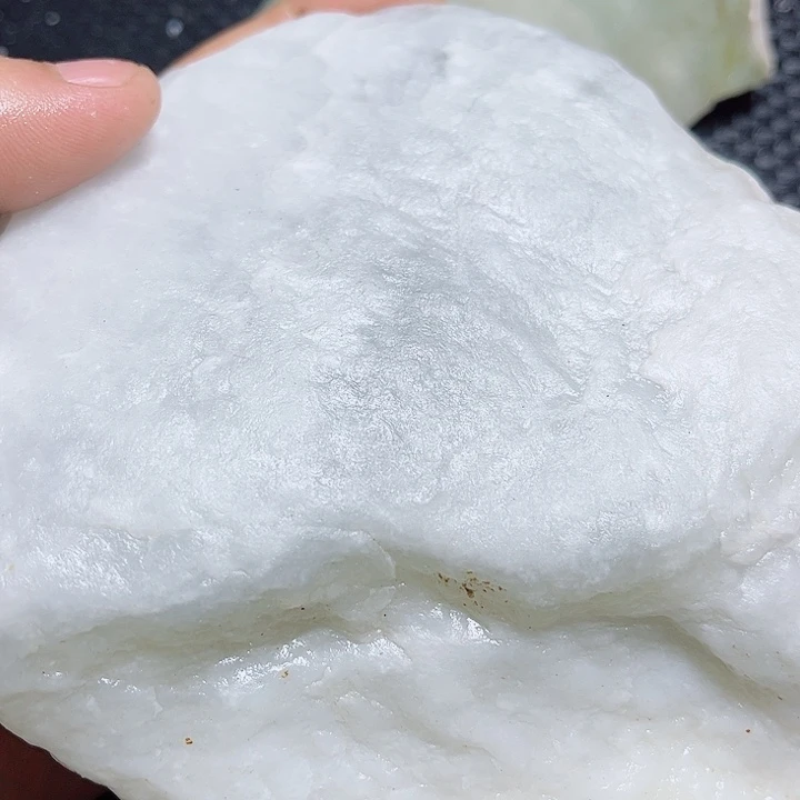 和田玉（糖玉）未镶嵌珠宝奇石