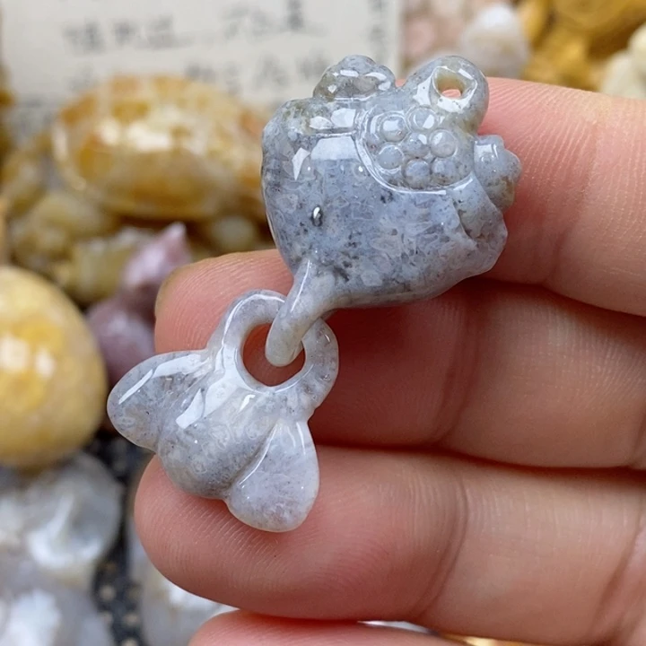 颈饰未镶嵌硅化珊瑚（珊瑚玉）