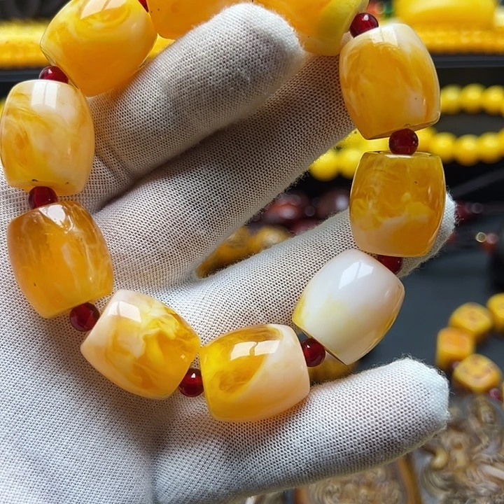 琥珀未镶嵌颈饰蜜蜡