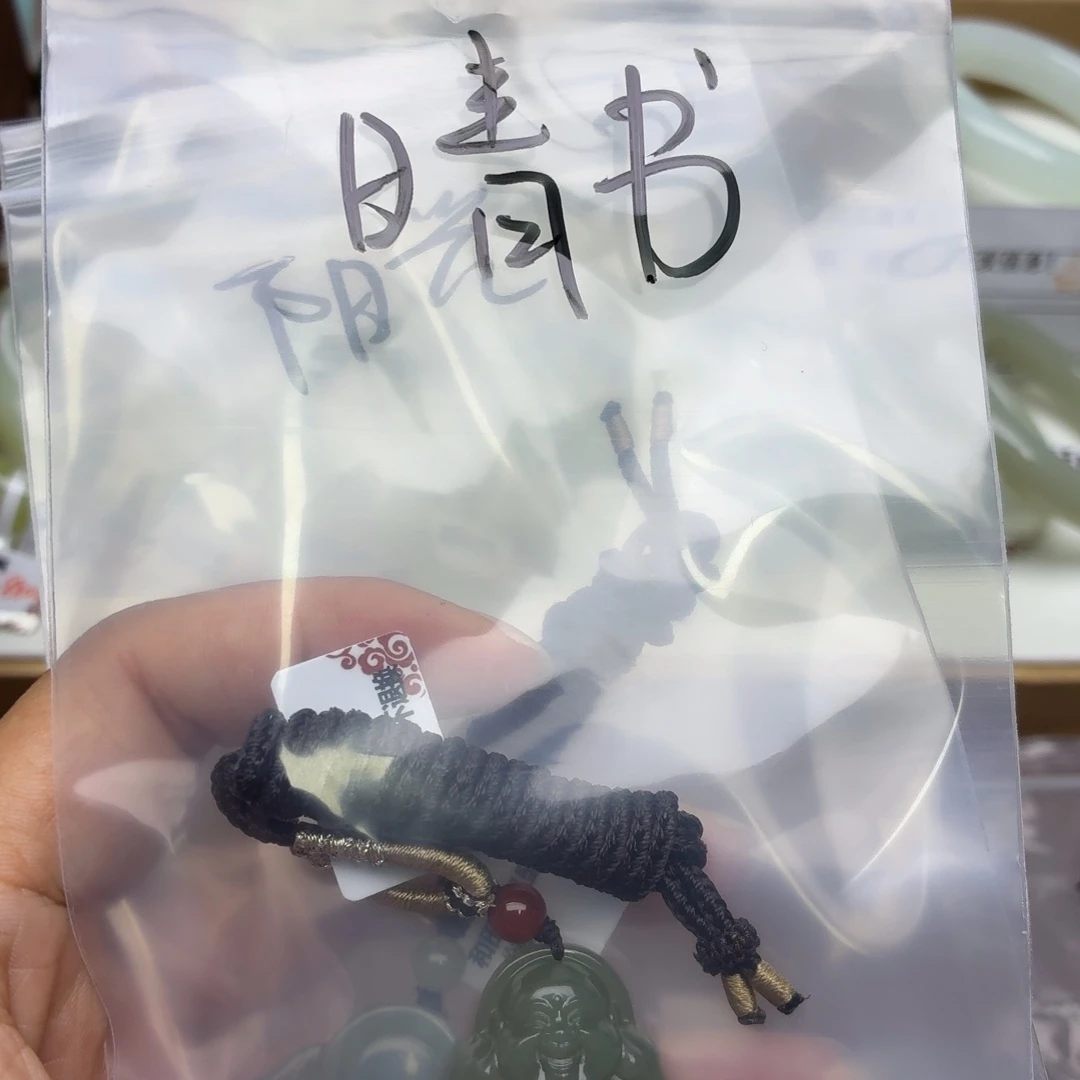 晴****颈饰未镶嵌和田玉