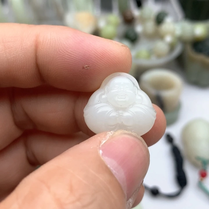 和田玉未镶嵌挂件追**女