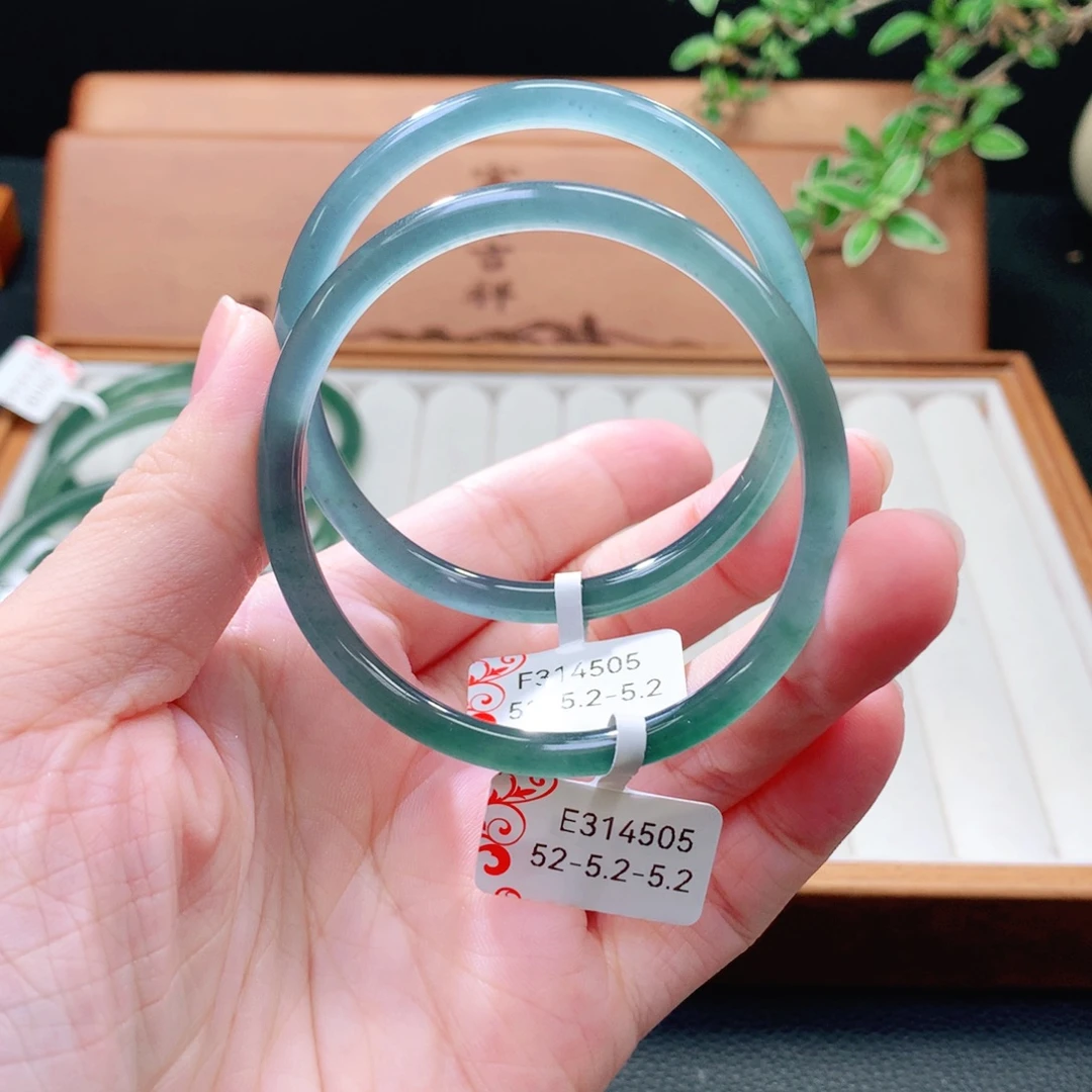 翡翠未镶嵌手镯（圆镯）