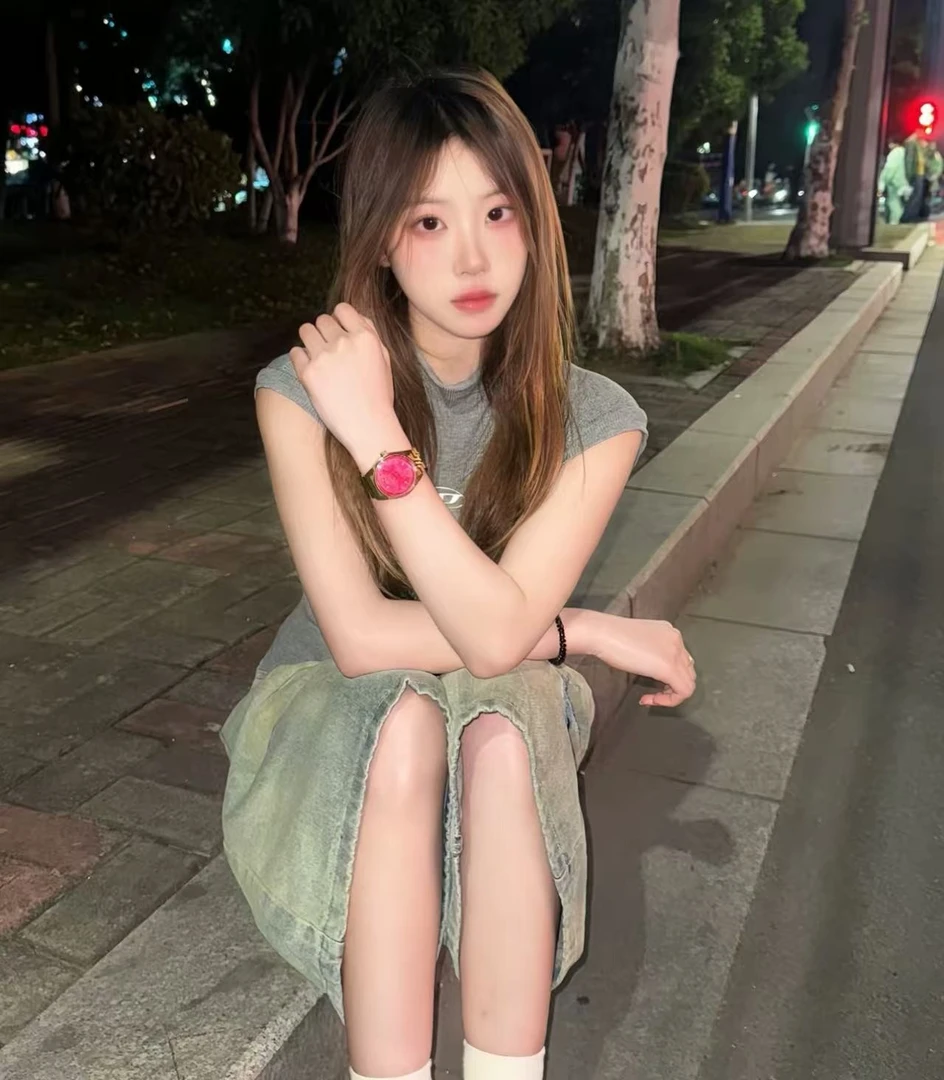 钛钢手链 玫红色时尚百搭生日礼物39mm女士轻奢