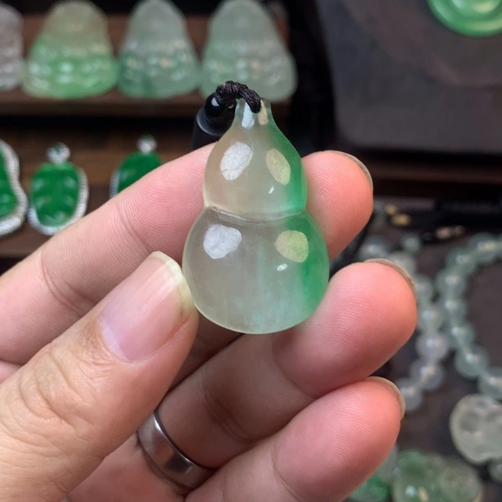 寒***)冰种缅翠吊坠挂件