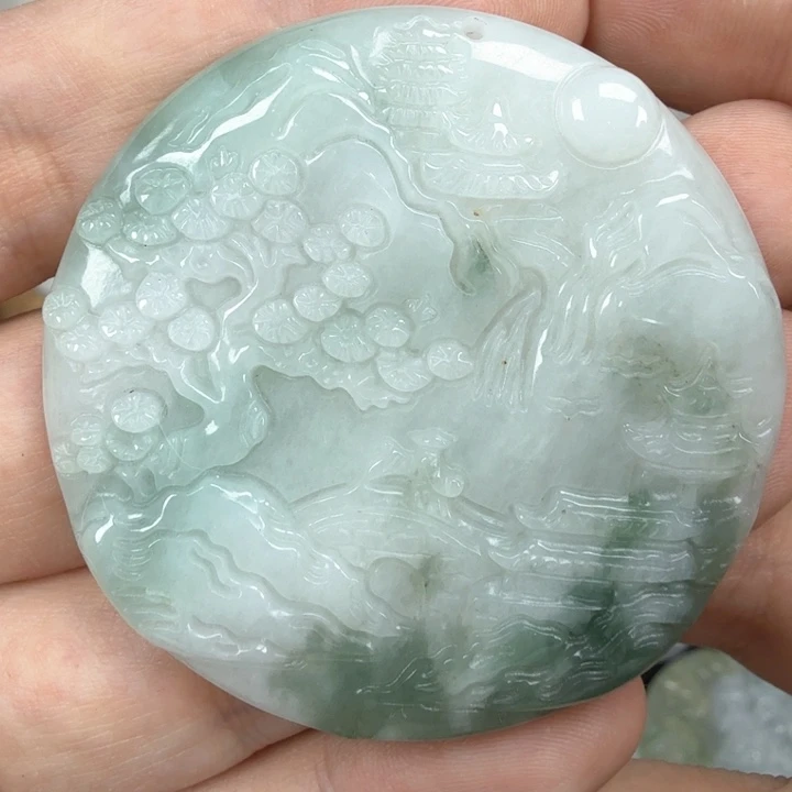 翡翠挂件未镶嵌翡翠