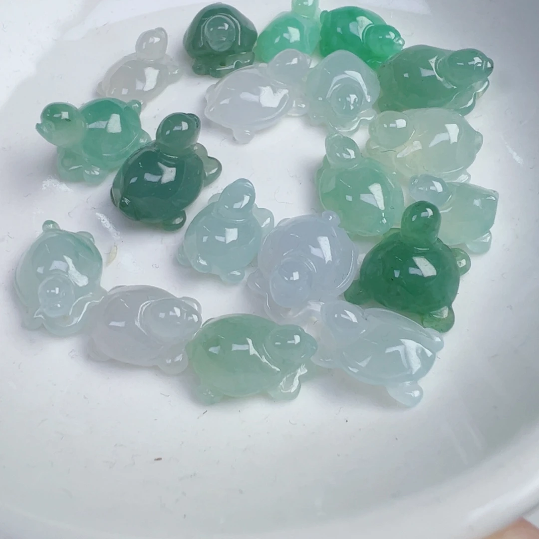 翡翠散珠立体乌龟一只
