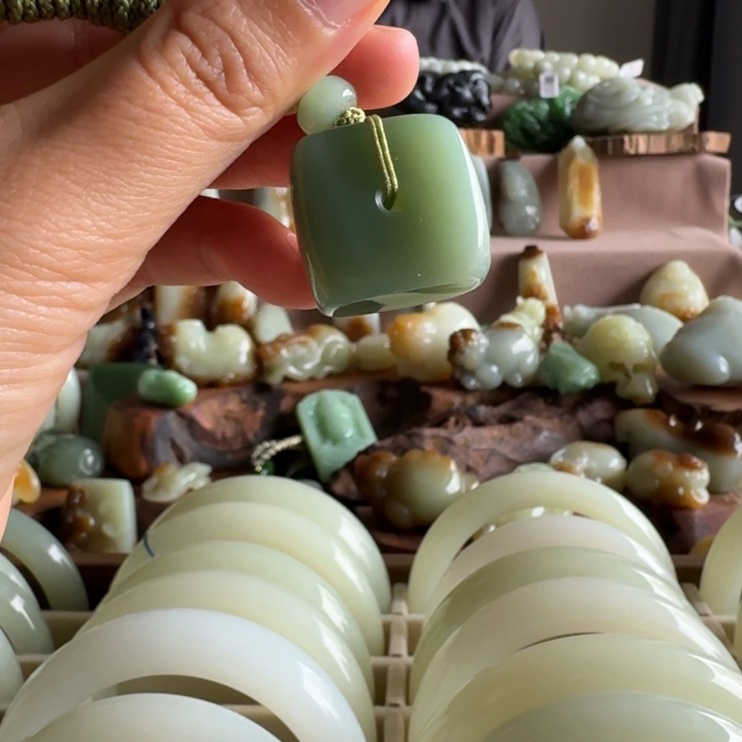 和田玉（糖玉）未镶嵌颈饰