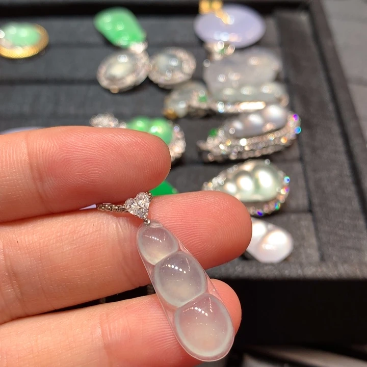 【闪购商品】颈饰18K金镶嵌翡翠翡翠