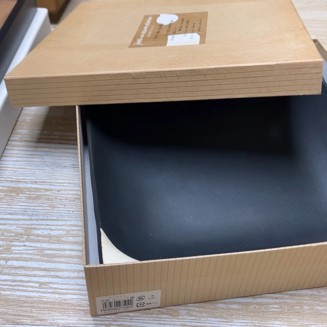 瓷片知****贵密密麻麻地排列着一个