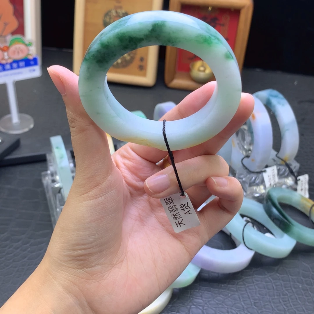 定制翡翠未镶嵌翡翠手镯