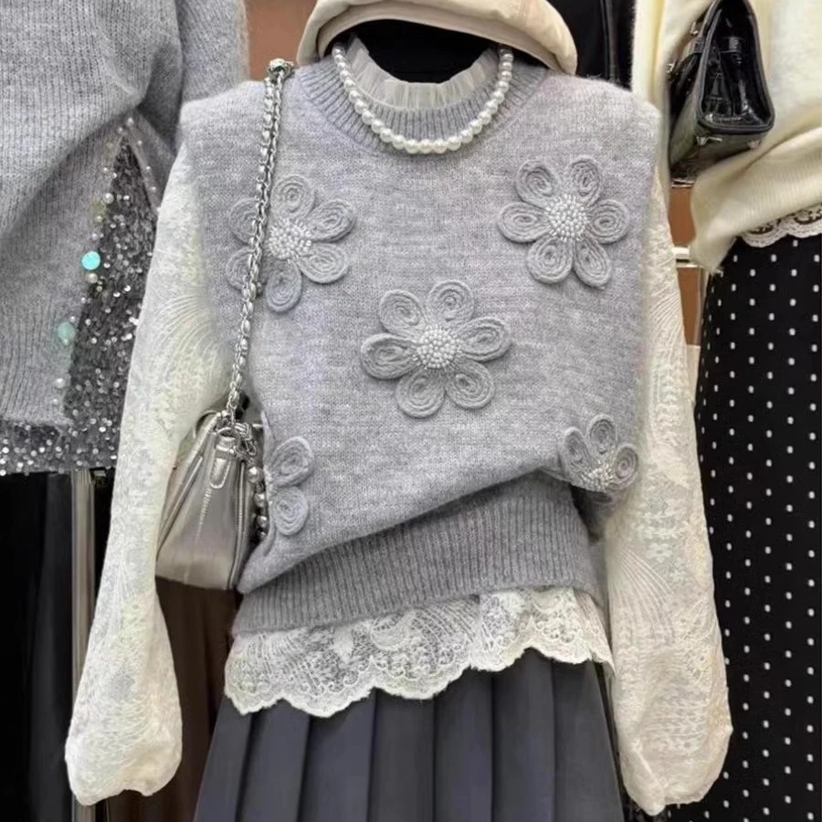 今年流行的漂亮套装女2025新款立体花朵毛衣马甲蕾丝衬衫两件套