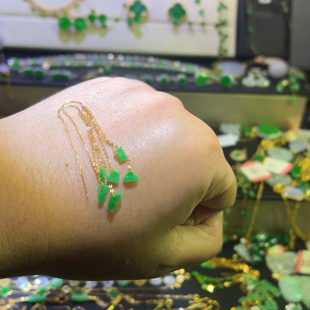 颈饰18K金镶嵌翡翠耳线