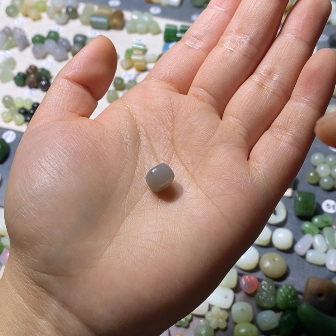 和田玉未镶嵌颈饰绿**…