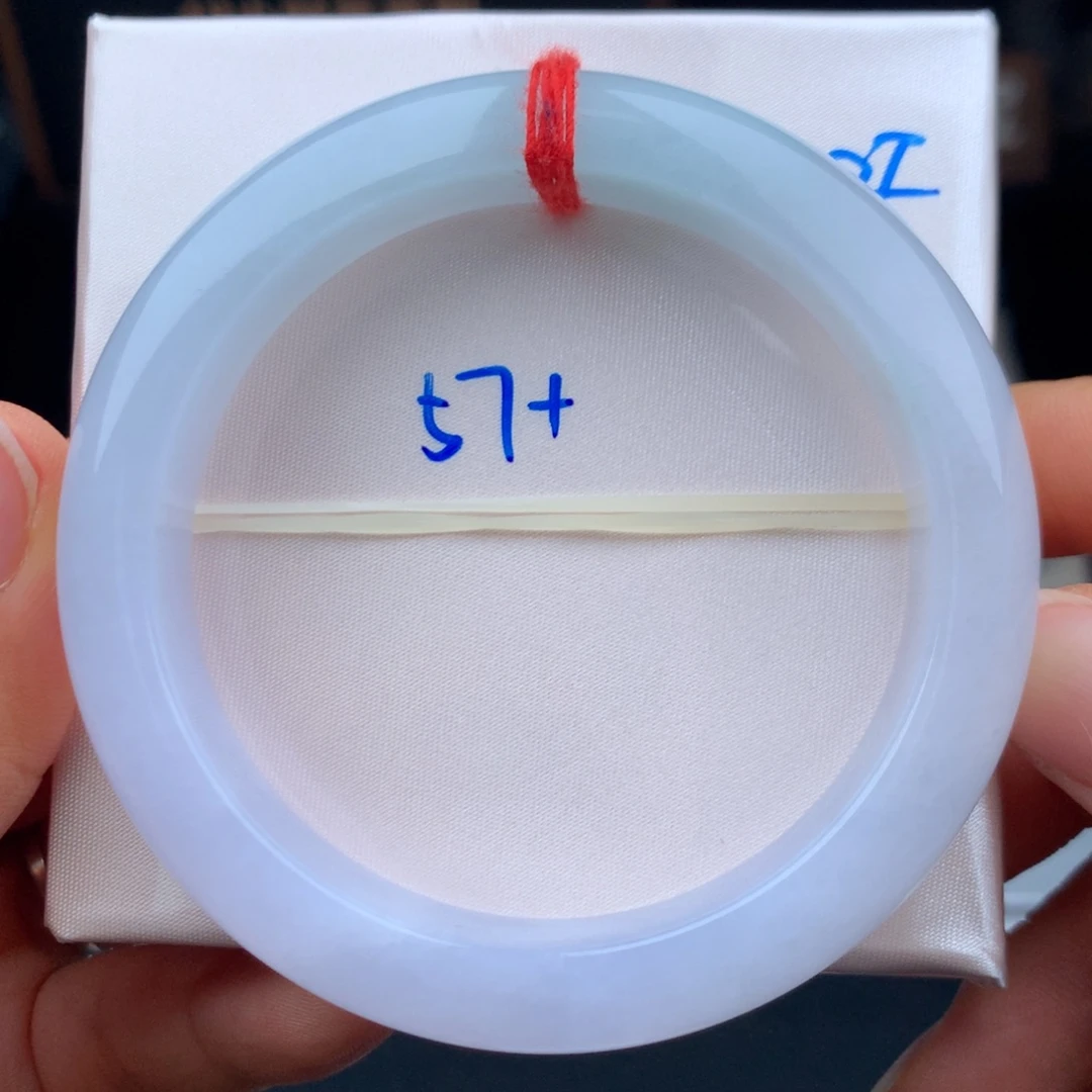 翡翠手镯未镶嵌春彩