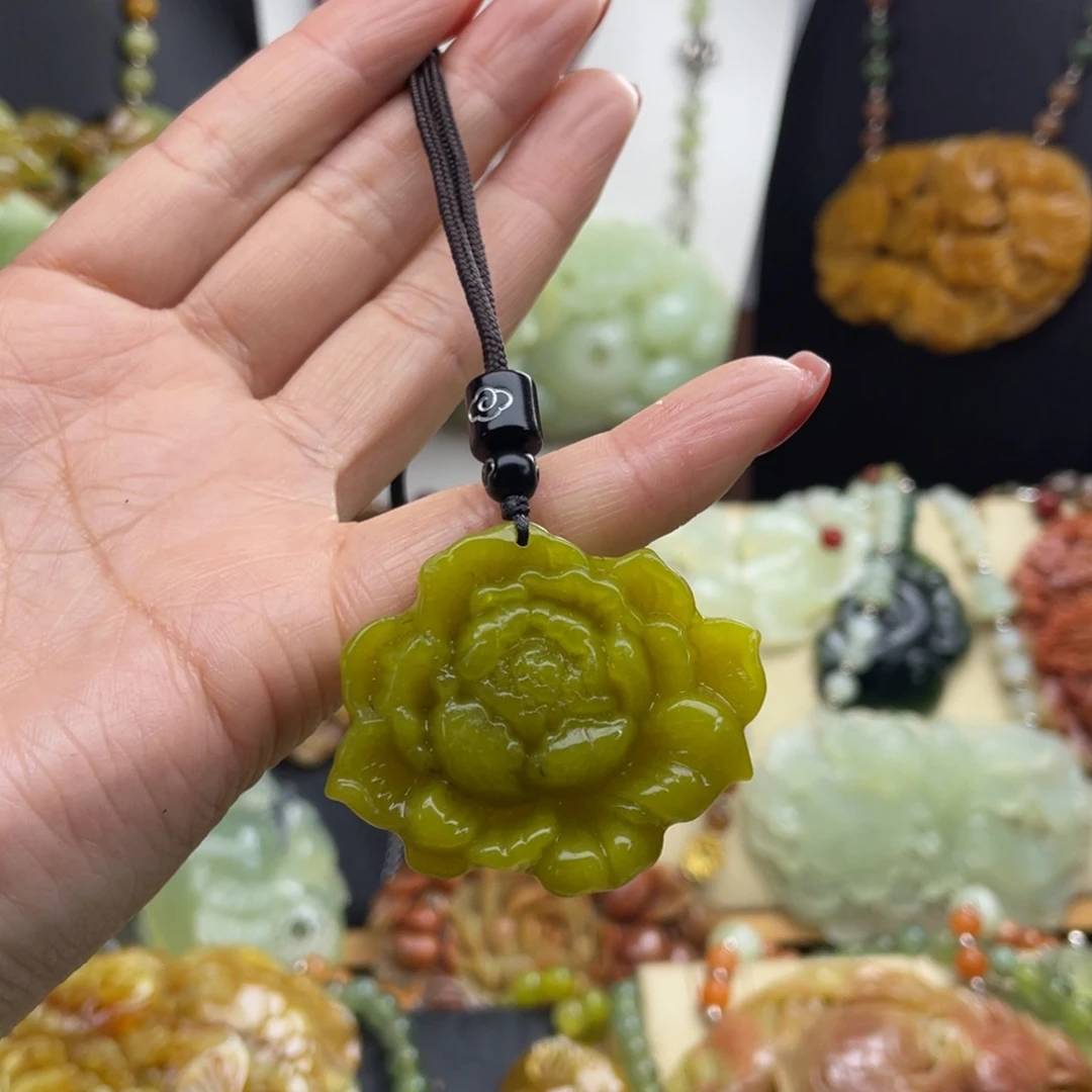未镶嵌蛇纹石玉颈饰