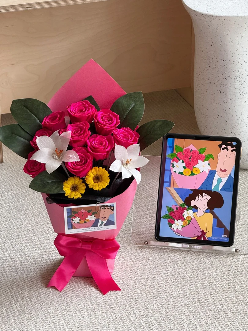 蜡笔小新9朵玫瑰毕业节永生花束手捧送女生男生闺蜜生日礼物高端