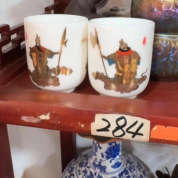 主人杯一个，瓷。。品茗