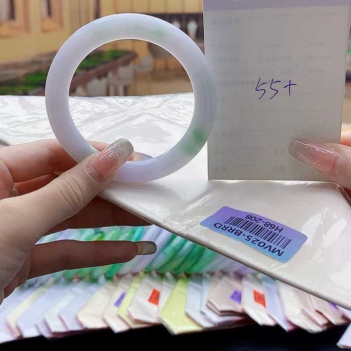 翡翠手镯未镶嵌Vvv