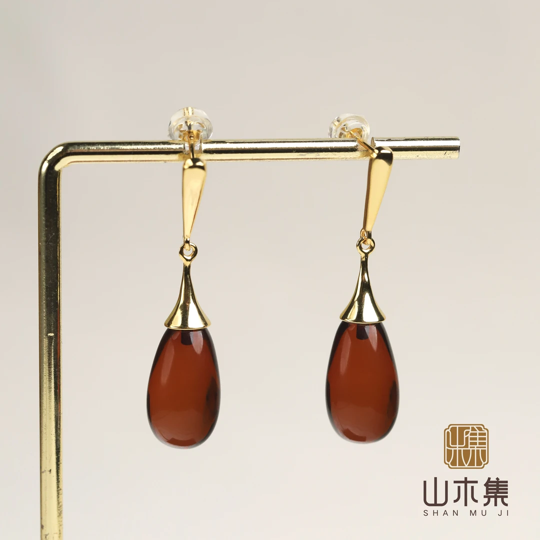 血珀水滴耳环一对*【山木集】（多样性）