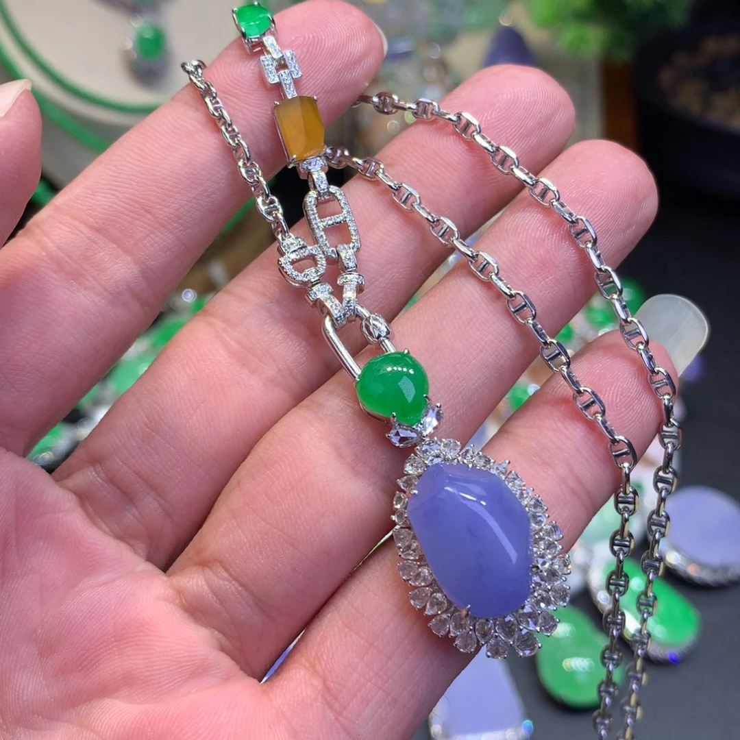 颈饰18K金镶嵌翡翠