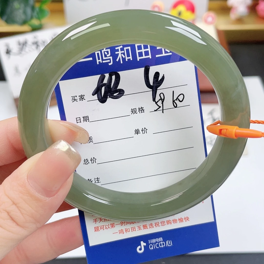 和田玉未镶嵌手镯