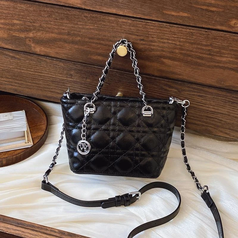 超火小包包女式2025新款小香风菱格链条托特小春季宽肩带波士顿包