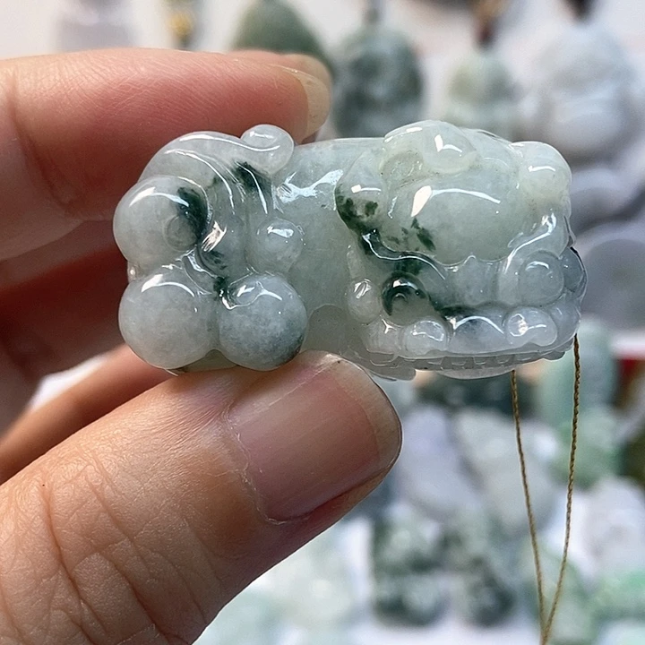 未镶嵌翡翠胸饰貔貅