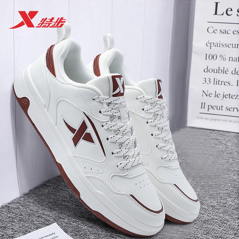 特步男鞋板鞋2025秋冬新款男士皮面防水运动鞋百搭休闲小白鞋男款