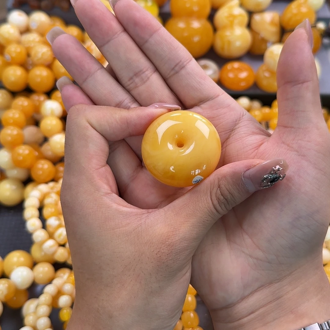 蜜蜡未镶嵌珠宝奇石